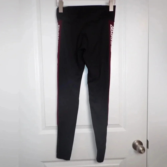 PINK Victoria’s Secret Black and Burgundy Graphic Ultimate Leggings size XS - Picture 4 of 7